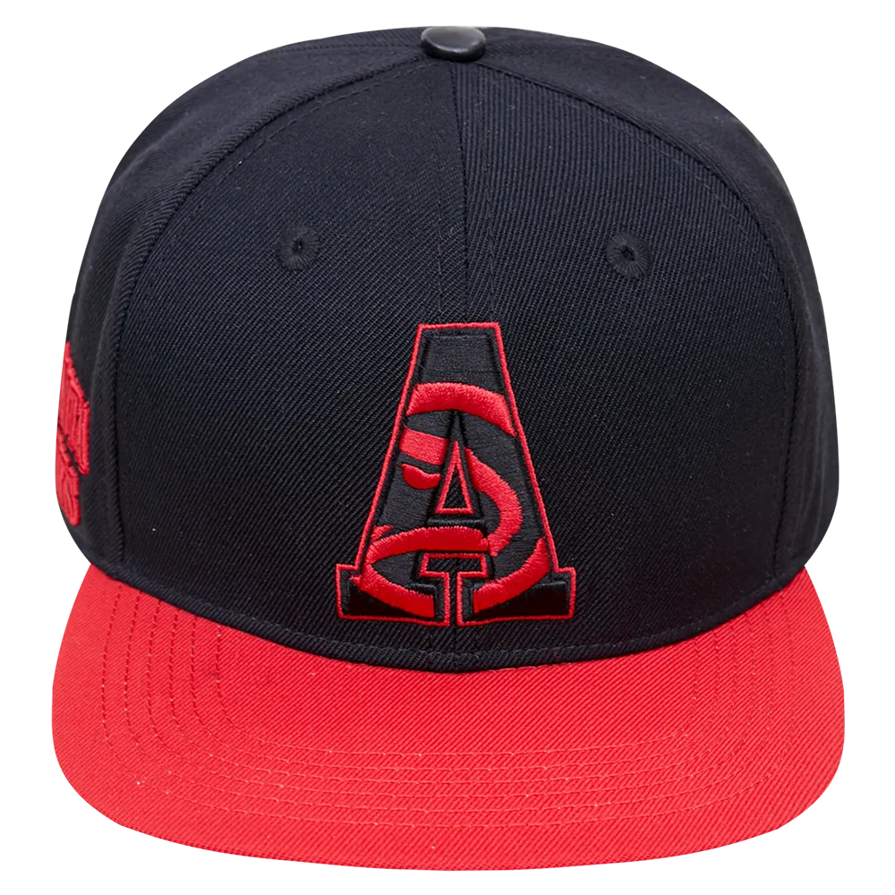 ATLANTA HAWKS MULTI LOGO WOOL SNAPBACK HAT (BLACK/RED)